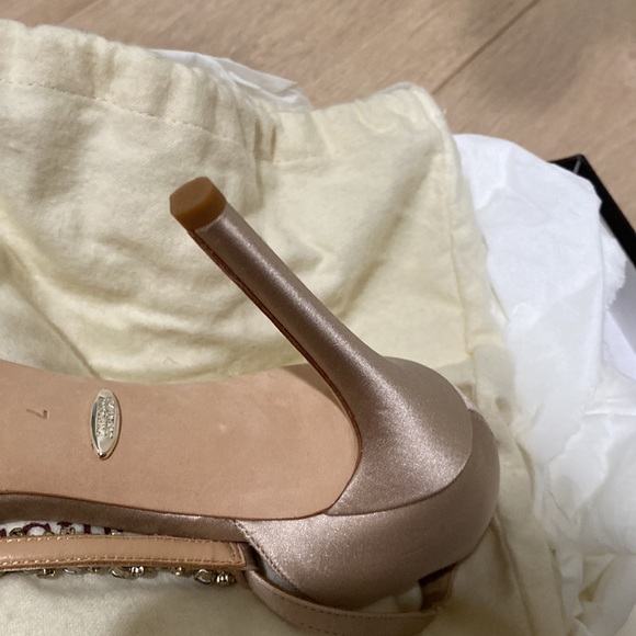 Badgley Mischka shoes Almost new worn one time with box and dust bag - Picture 7 of 8
